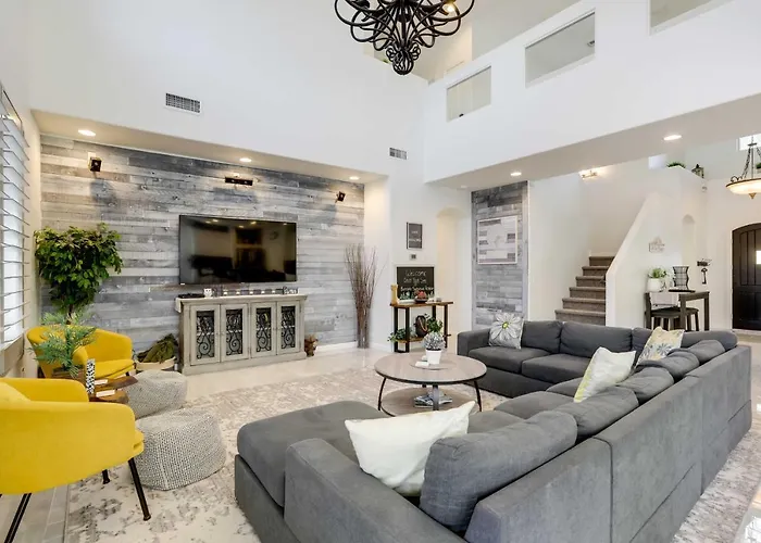 Holiday home Modern Gem W/ Fire Pit: 3 Mi To Ballpark!