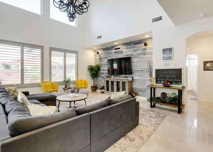 Modern Gem W/ Fire Pit: 3 Mi To Ballpark! *