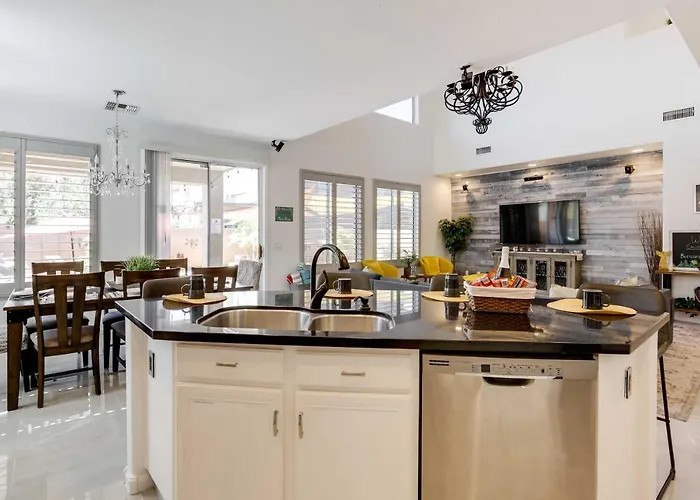 Modern Gem W/ Fire Pit: 3 Mi To Ballpark! *