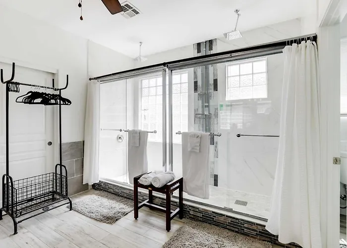 Modern Gem W/ Fire Pit: 3 Mi To Ballpark! *