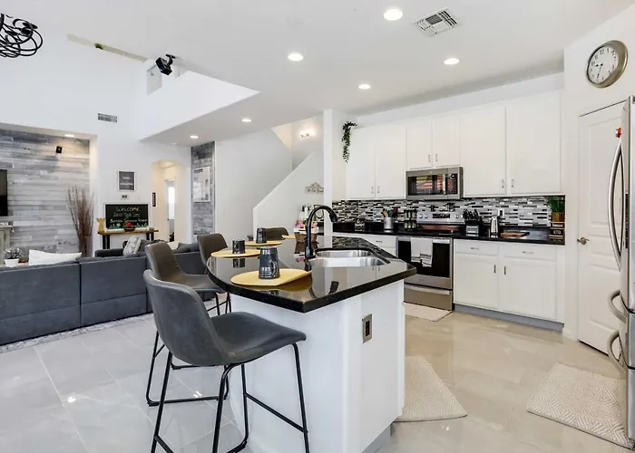 Holiday home Modern Gem W/ Fire Pit: 3 Mi To Ballpark! Goodyear