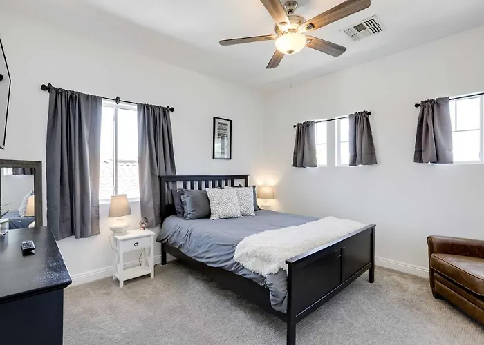 Holiday home Modern Gem W/ Fire Pit: 3 Mi To Ballpark! Goodyear