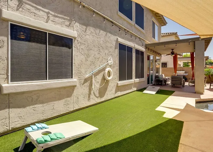 Modern Gem W/ Fire Pit: 3 Mi To Ballpark! Holiday home *