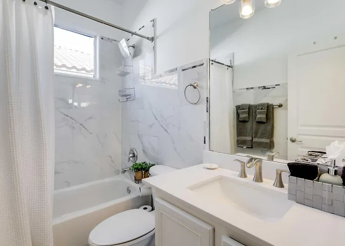 Modern Gem W/ Fire Pit: 3 Mi To Ballpark! * Goodyear