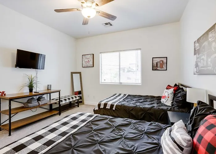 Holiday home Modern Gem W/ Fire Pit: 3 Mi To Ballpark! Goodyear