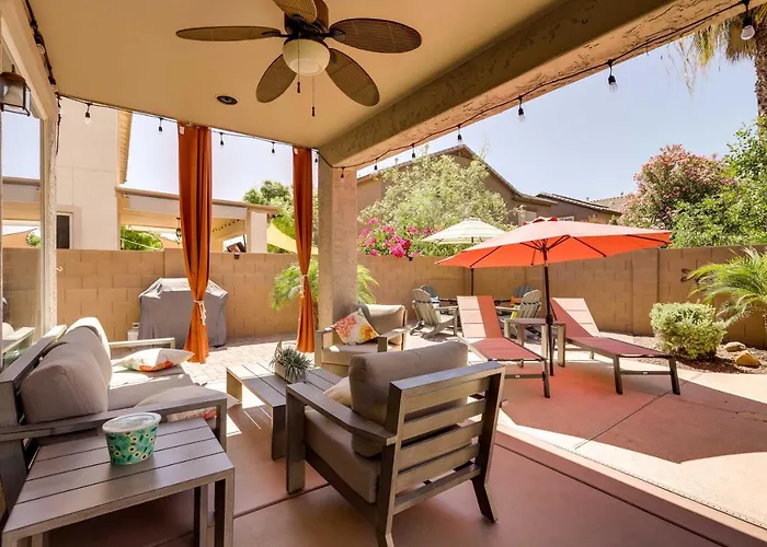 Modern Gem W/ Fire Pit: 3 Mi To Ballpark! * Goodyear