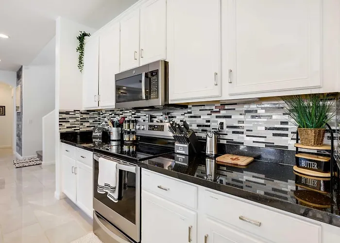 Modern Gem W/ Fire Pit: 3 Mi To Ballpark! *
