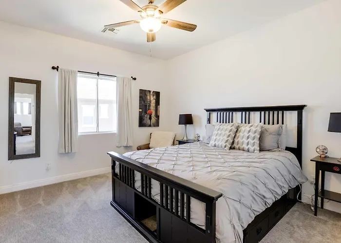 Modern Gem W/ Fire Pit: 3 Mi To Ballpark! Holiday home Goodyear