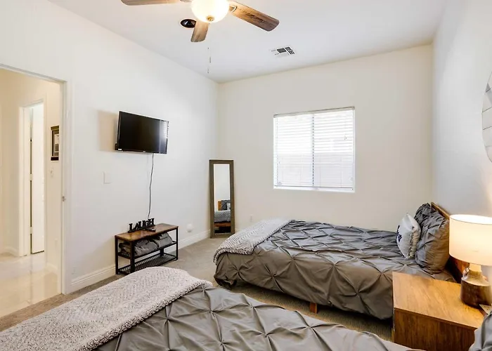 Holiday home Modern Gem W/ Fire Pit: 3 Mi To Ballpark! *