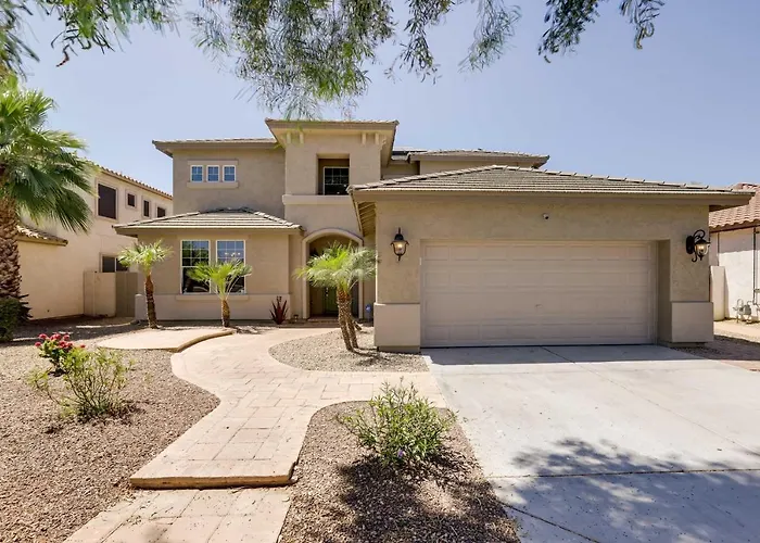 Holiday home Modern Gem W/ Fire Pit: 3 Mi To Ballpark!
