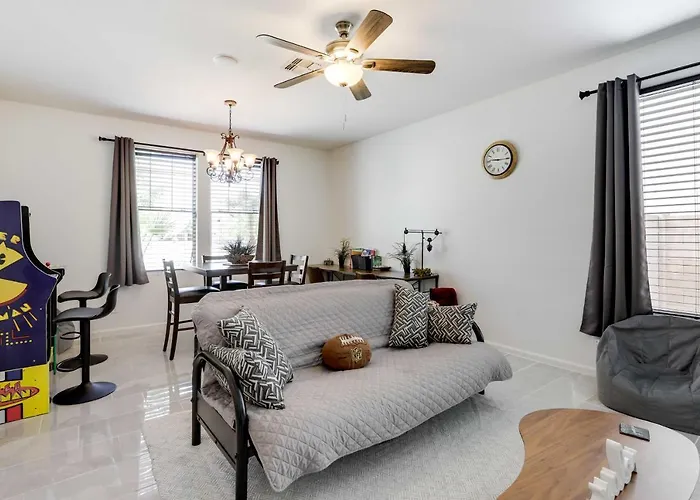 Holiday home Modern Gem W/ Fire Pit: 3 Mi To Ballpark! *