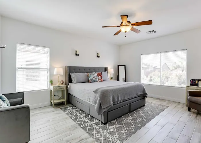 Holiday home Modern Gem W/ Fire Pit: 3 Mi To Ballpark! Goodyear