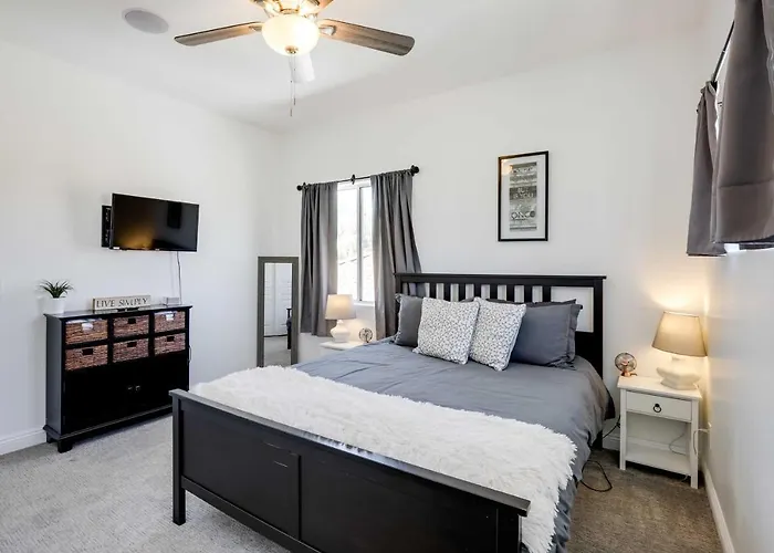 Modern Gem W/ Fire Pit: 3 Mi To Ballpark! Holiday home Goodyear